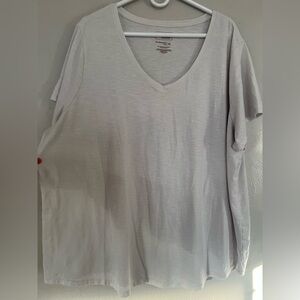 Women’s v-neck short sleeve shirt